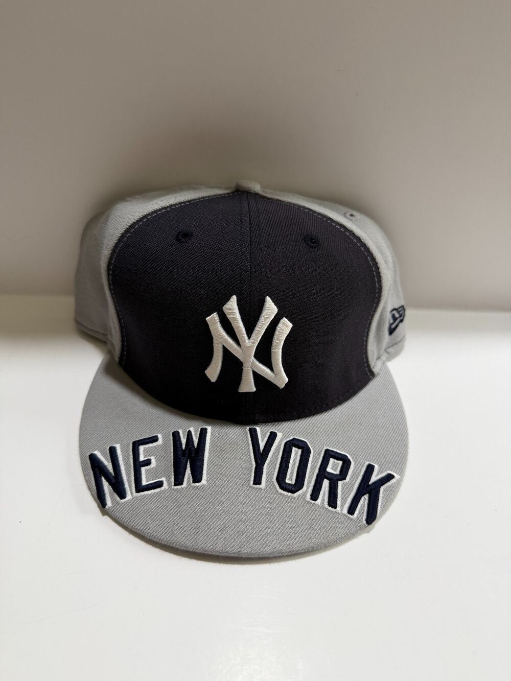 New Era New York Yankees 59Fifty Men Gray Blue Logo Fitted Hat Size 7 3/4